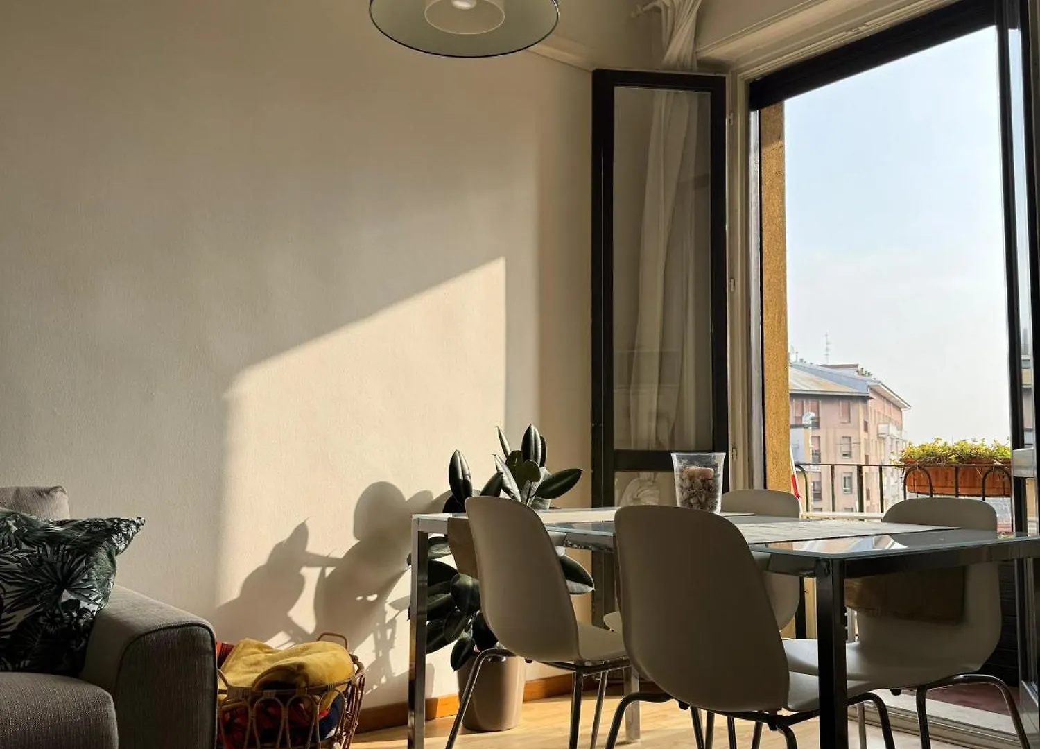 Trilocale Con Due Balconi A Isola Porta Nuova Apartment Milan Italy